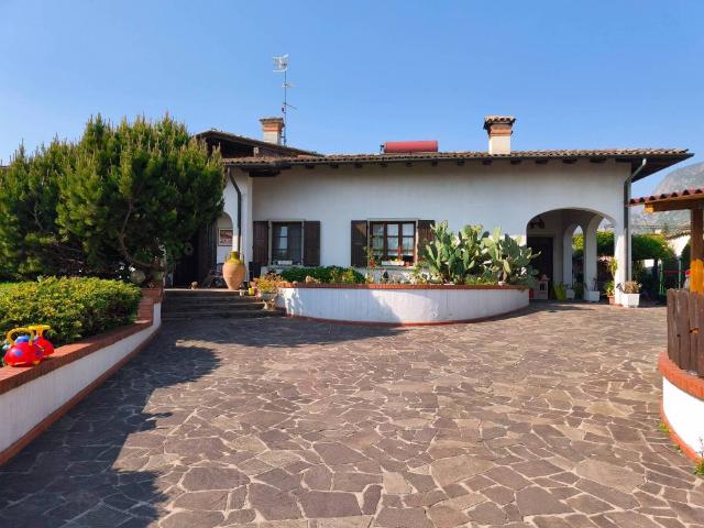 Villa Indipendente in vendita a Gemona Del Friuli, Friuli-Venezia Giulia