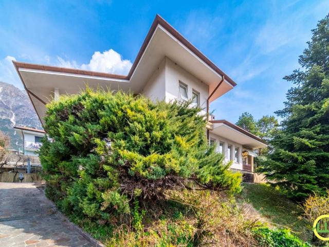 Villa Indipendente in vendita a Gemona Del Friuli, Friuli-Venezia Giulia