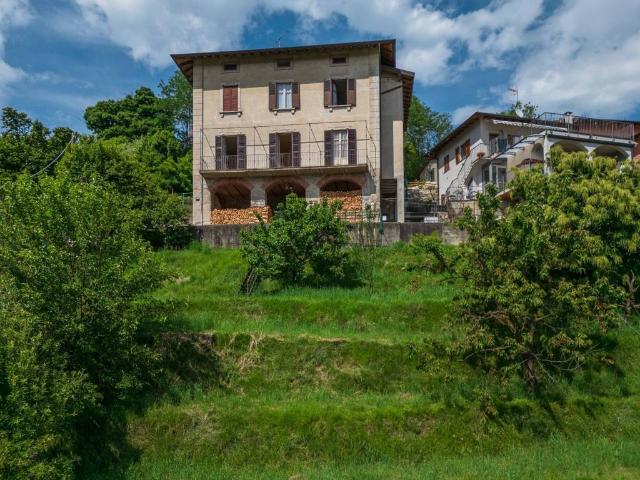 Villa Indipendente in vendita a Comunità Montana Valli del Verbano, Gemonio
