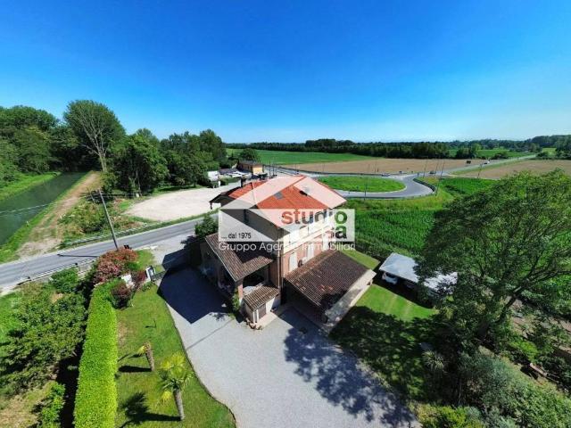 Villa Indipendente in vendita a Genivolta, Lombardia