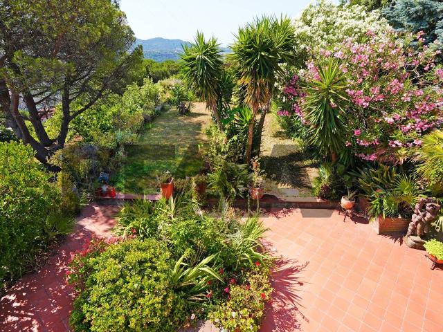 Villa Indipendente in vendita a Val Polcevera, Serra Riccò