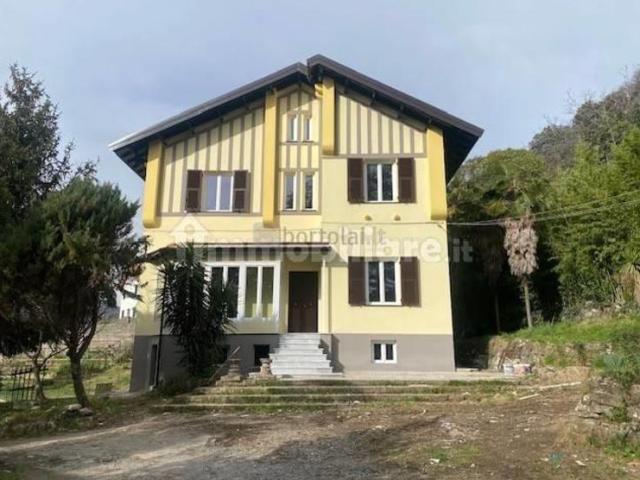 Villa Indipendente in vendita a Val Polcevera, Serra Riccò