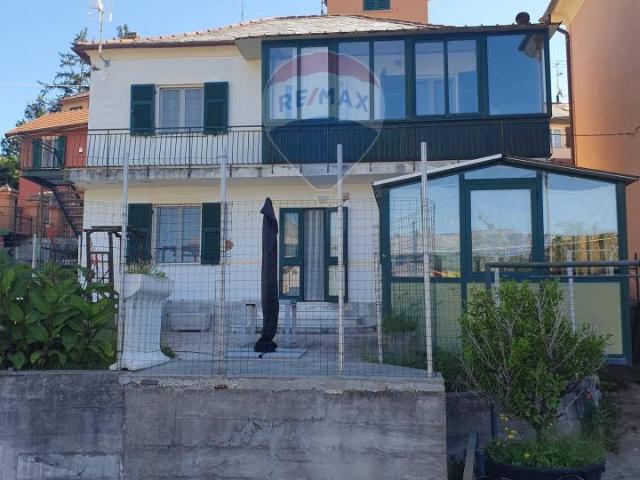 Villa Indipendente in vendita a Media Val Bisagno, Serra Riccò