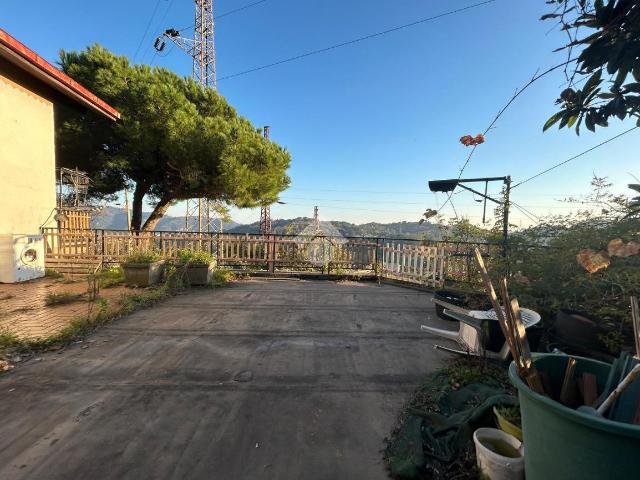 Villa Indipendente in vendita a Medio Ponente, Serra Riccò