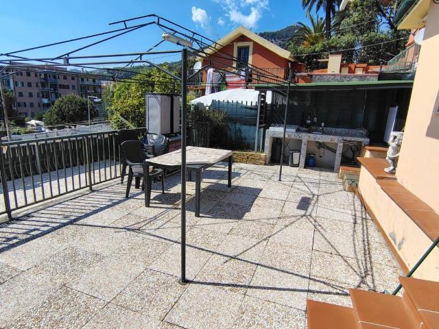Villa Indipendente in vendita a Medio Ponente, Serra Riccò