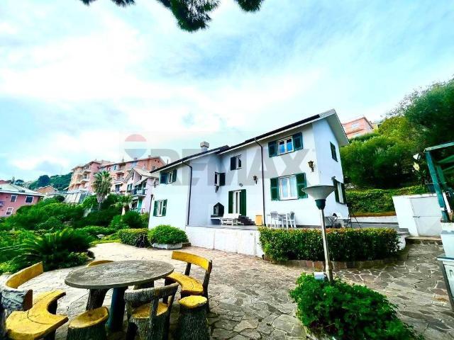 Villa Indipendente in vendita a Ponente, Serra Riccò