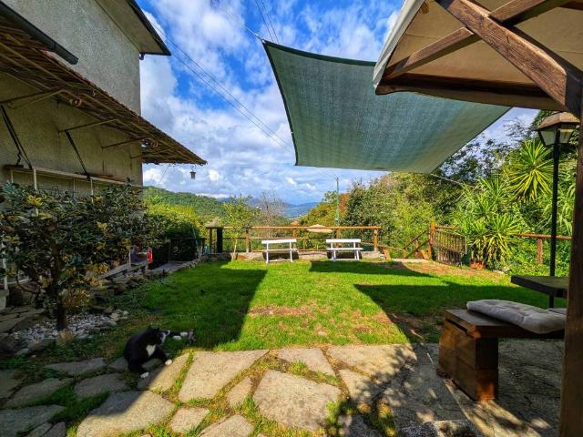 Villa Indipendente in vendita a Media Val Bisagno, Serra Riccò