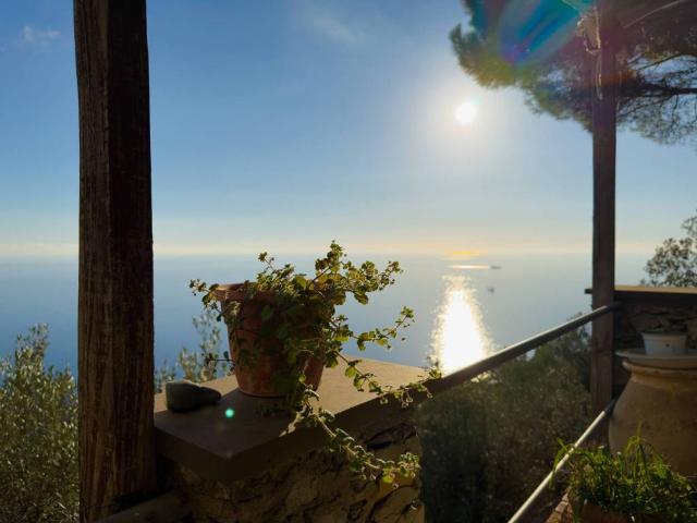 Villa Indipendente in vendita a Levante, Serra Riccò