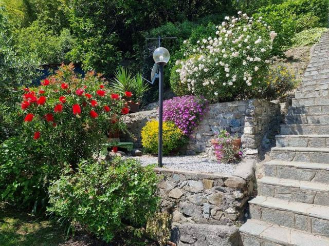 Villa Indipendente in vendita a Val Polcevera, Serra Riccò