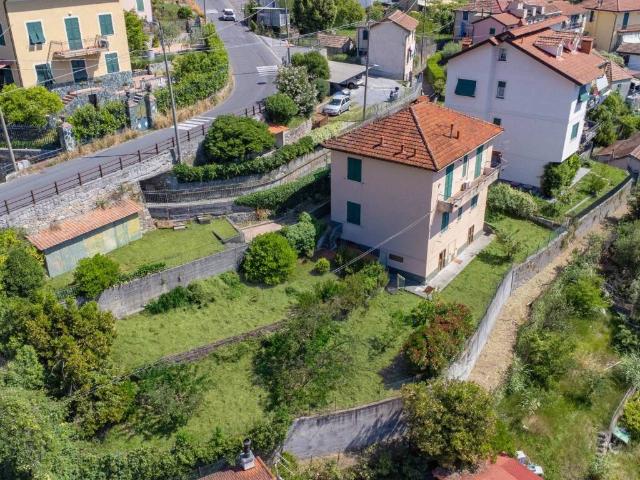 Villa Indipendente in vendita a Media Val Bisagno, Serra Riccò