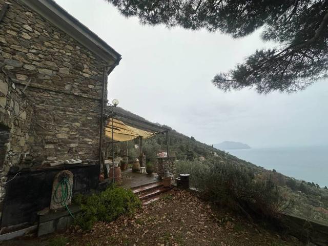 Villa Indipendente in vendita a Levante, Serra Riccò