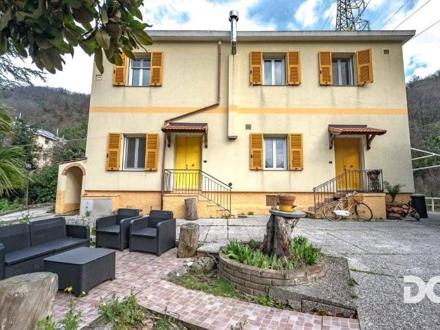 Villa Indipendente in vendita a Media Val Bisagno, Serra Riccò