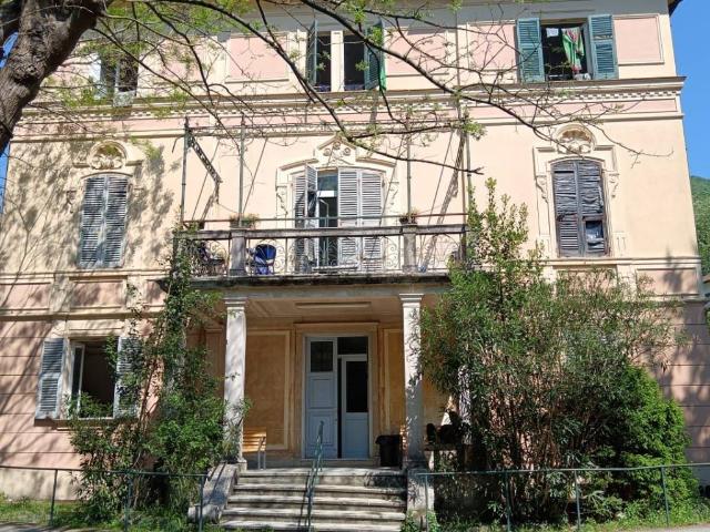 Villa Indipendente in vendita a Media Val Bisagno, Serra Riccò