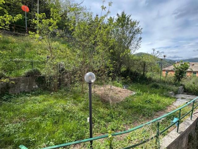 Villa Indipendente in vendita a Media Val Bisagno, Serra Riccò
