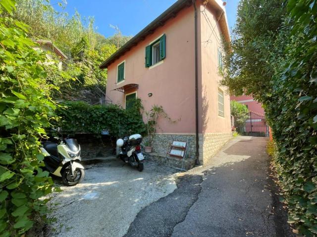 Villa Indipendente in vendita a Bassa Val Bisagno, Serra Riccò