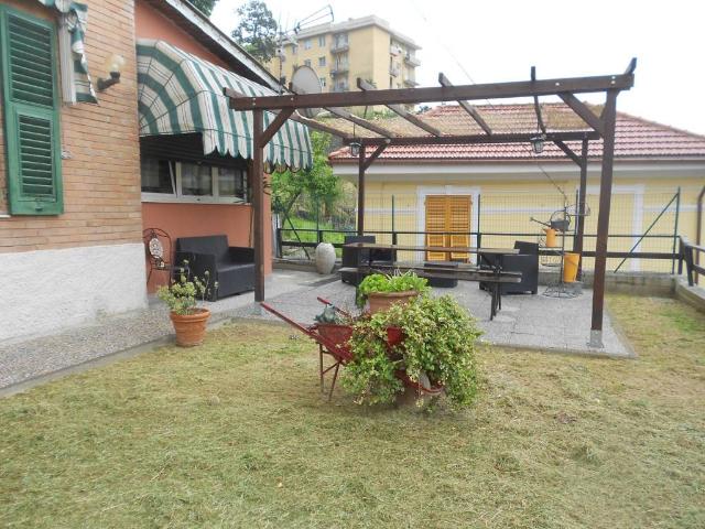 Villa Indipendente in vendita a Val Polcevera, Serra Riccò