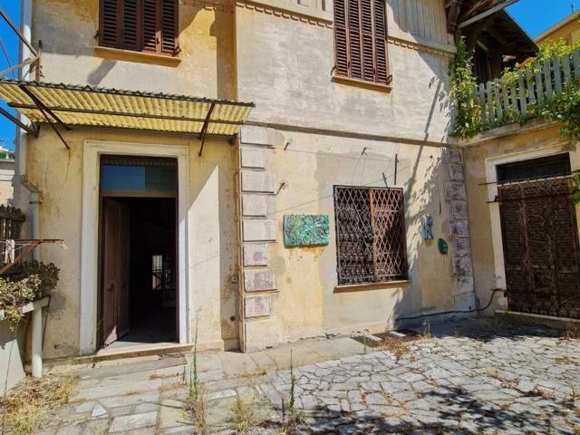 Villa Indipendente in vendita a Ponente, Serra Riccò