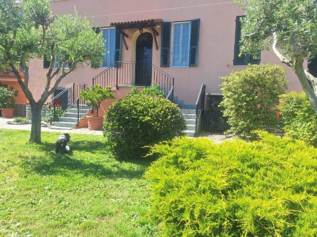 Villa Indipendente in vendita a Val Polcevera, Serra Riccò