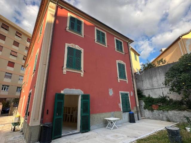 Villa Indipendente in vendita a Borgo Incrociati, Serra Riccò