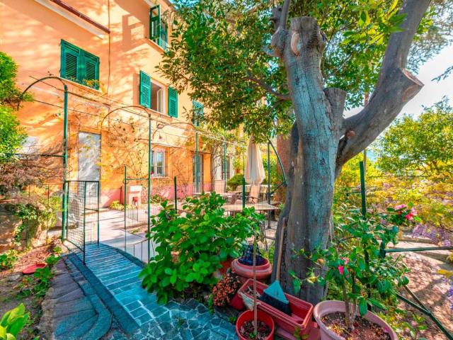 Villa Indipendente in vendita a Levante, Serra Riccò
