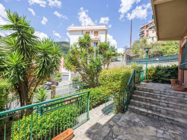 Villa Indipendente in vendita a Val Polcevera, Serra Riccò