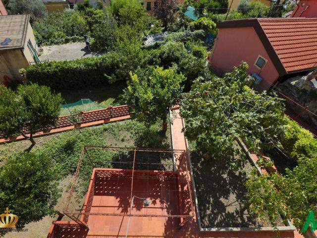 Villa Indipendente in vendita a Bassa Val Bisagno, Serra Riccò