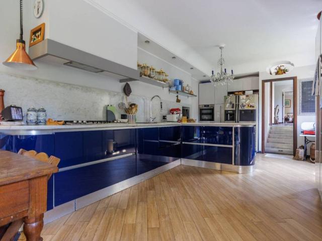 Villa Indipendente in vendita a Levante, Serra Riccò