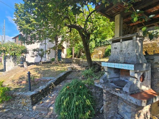 Villa Indipendente in vendita a Bassa Val Bisagno, Serra Riccò