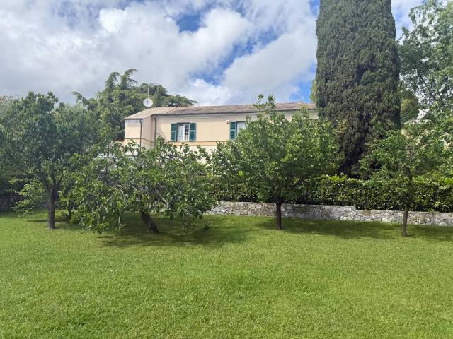 Villa Indipendente in vendita a Levante, Serra Riccò