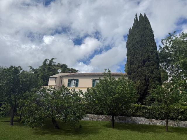 Villa Indipendente in vendita a Levante, Serra Riccò