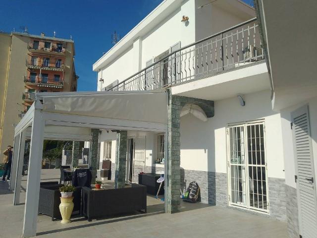Villa Indipendente in vendita a Ponente, Serra Riccò