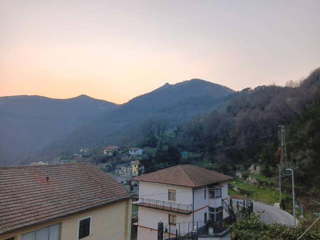 Villa Indipendente in vendita a Media Val Bisagno, Serra Riccò