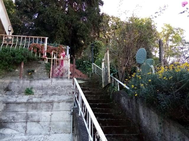 Villa Indipendente in vendita a Medio Ponente, Serra Riccò