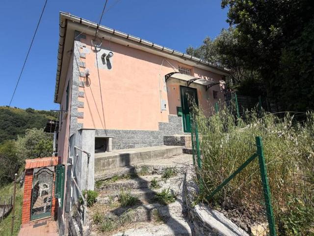 Villa Indipendente in vendita a Media Val Bisagno, Serra Riccò