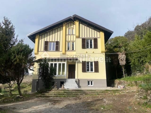 Villa Indipendente in vendita a Val Polcevera, Serra Riccò