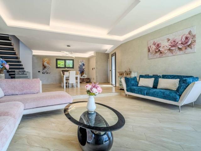 Villa Indipendente in vendita a Ponente, Serra Riccò