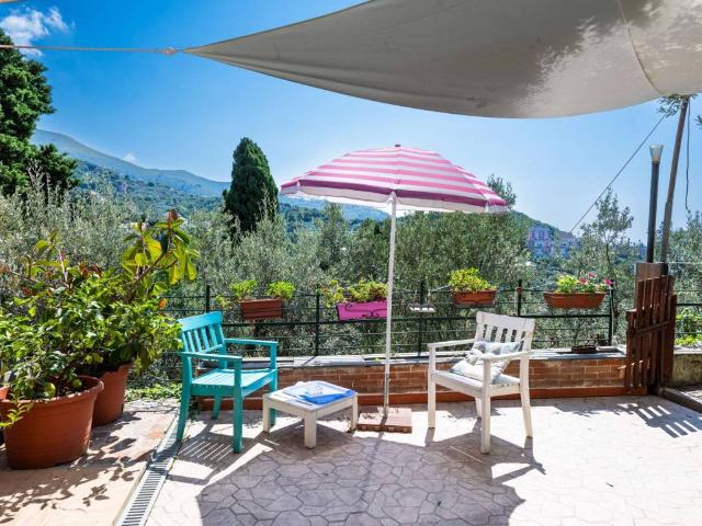 Villa Indipendente in vendita a Levante, Serra Riccò