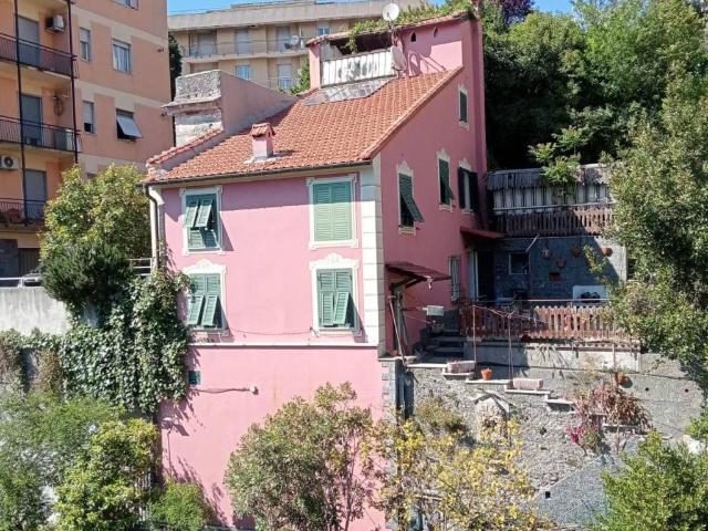 Villa Indipendente in vendita a Val Polcevera, Serra Riccò