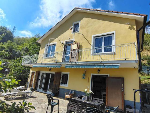 Villa Indipendente in vendita a Medio Ponente, Serra Riccò