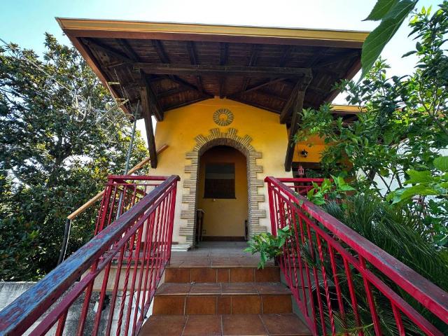 Villa Indipendente in vendita a Montecagnoletto, Roma Capitale