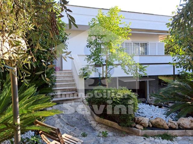 Villa Indipendente in vendita a Montecagnoletto, Roma Capitale