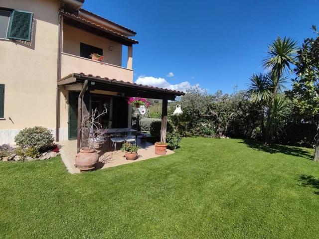 Villa Indipendente in vendita a Montecagnoletto, Roma Capitale
