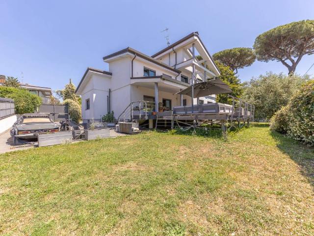 Villa Indipendente in vendita a Montecagnoletto, Roma Capitale
