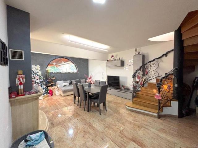 Villa Indipendente in vendita a Montecagnoletto, Roma Capitale