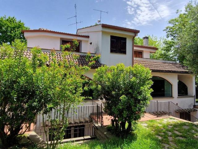 Villa Indipendente in vendita a Montecagnoletto, Roma Capitale