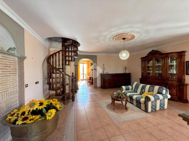 Villa Indipendente in vendita a Colli di Cicerone, Genzano di Roma