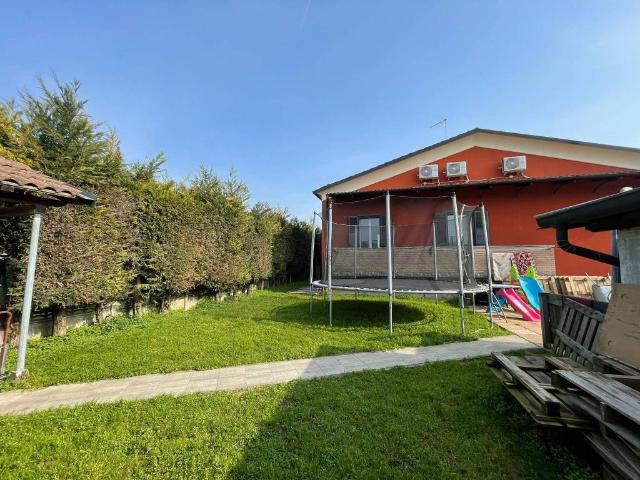 Villa Indipendente in vendita a Gerenzago, Lombardia