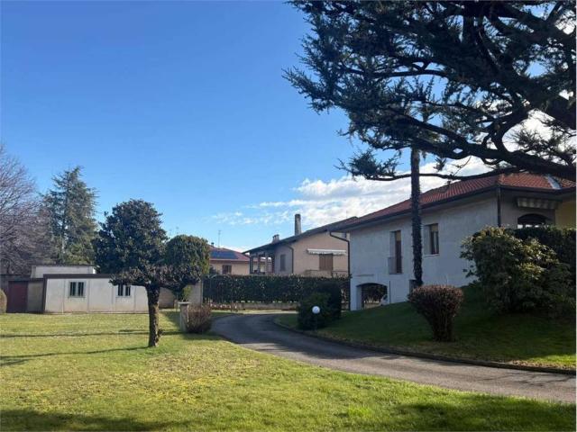 Villa Indipendente in vendita a Gerenzano, Lombardia