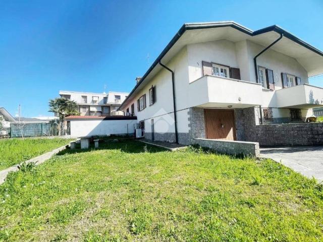 Villa Indipendente in vendita a Gerenzano, Lombardia