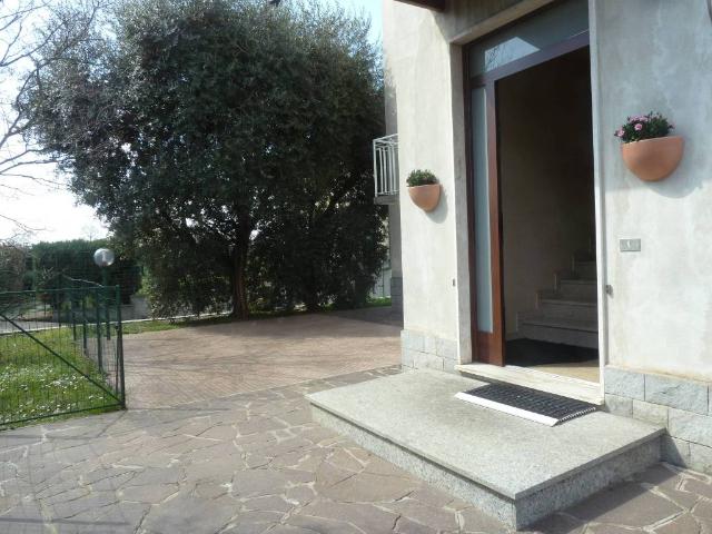 Villa Indipendente in vendita a Gerenzano, Lombardia
